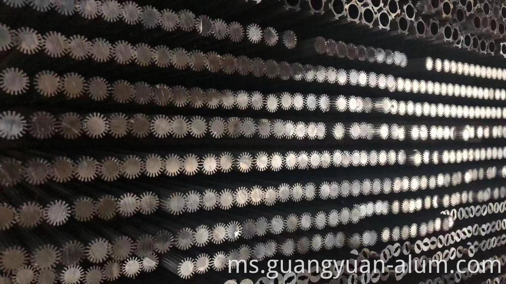 Guangyuan aluminium co., Ltd aluminium penyemperitan haba tenggelam aluminium aluminium profil extruded heatsink aluminium guangyuan aluminum co., ltd Aluminum Extrusion Heat Sink Aluminum Extruded Profile Heatsink Aluminum